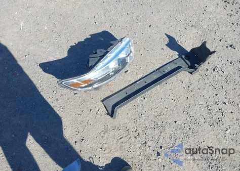 2016 Ford Taurus Sel z USA, uszkodzony, nr VIN 1FAHP2E8XGG132859